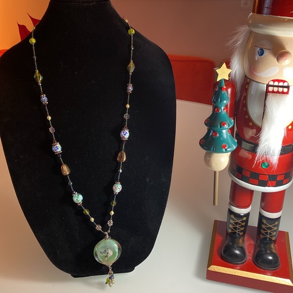 Green glass beaded necklace with large pendant - Picture 6 of 6